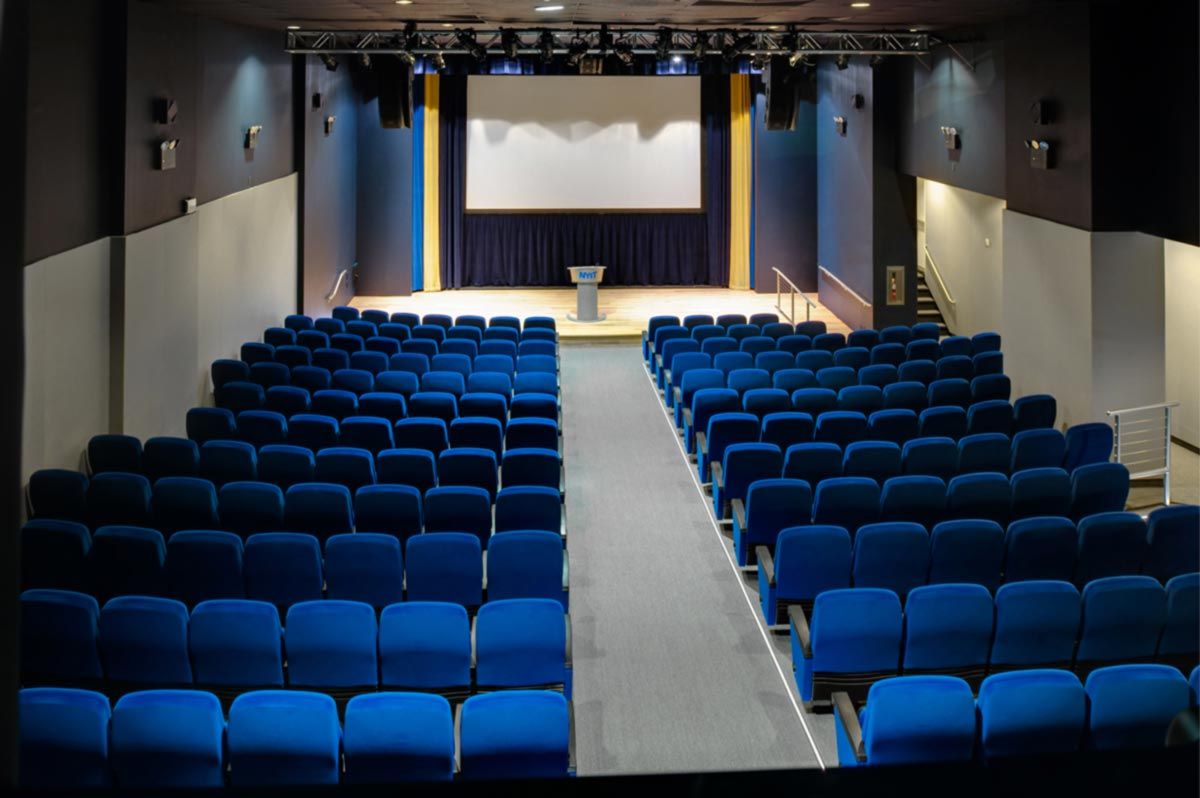 Used for seminars, exhibitions, meetings, and college events.