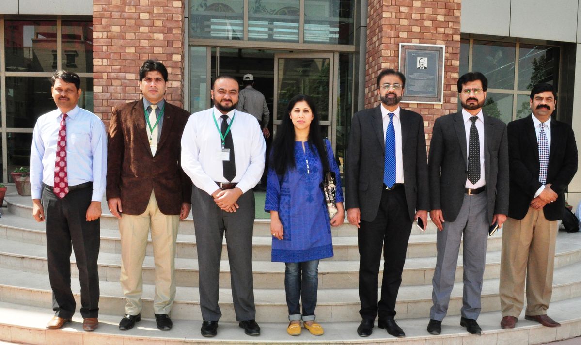 Members of the college's teaching faculty.